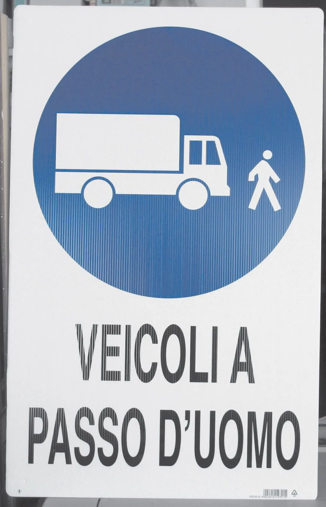 Cartello polionda veicoli a passo d'uomo - Immagine 1