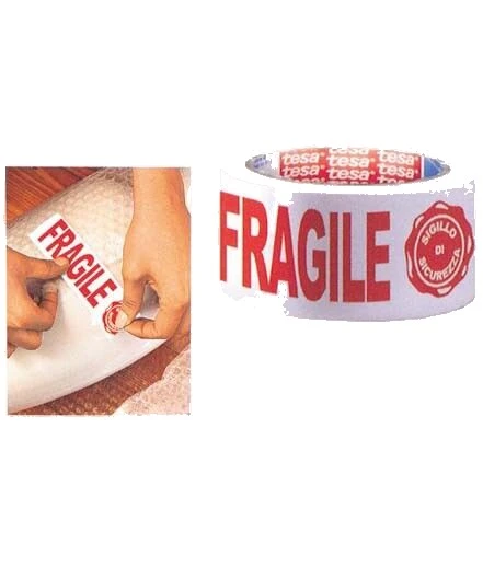 Nastro imballaggio bianco con scritta "fragile" tesa
