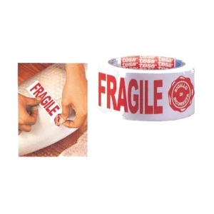 Nastro imballaggio bianco con scritta "fragile" tesa